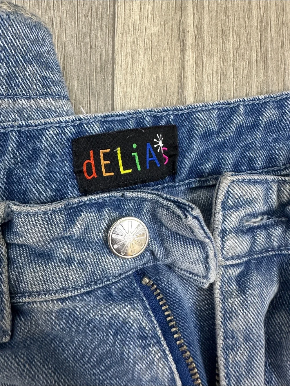 Delia*s Light Wash Jeans Small Relaxed Fit Y2K Denim - Picture 2 of 14